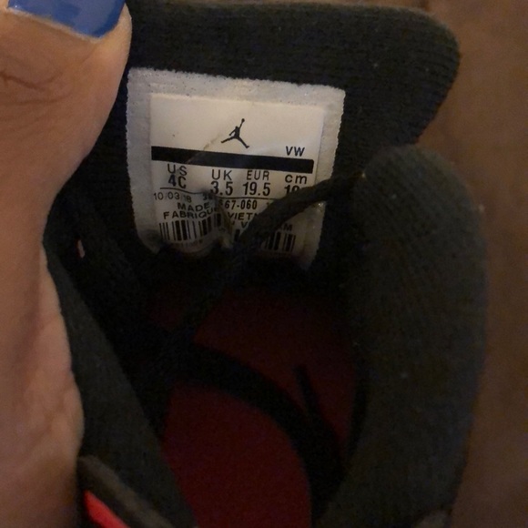 Jordan 6’s SIZE 4C - Picture 4 of 5